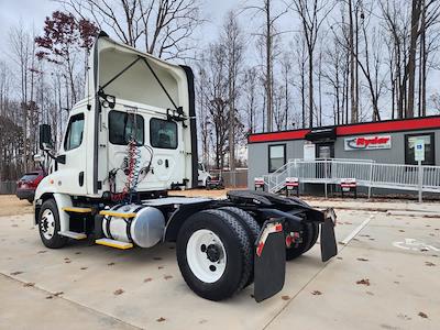 Used 2018 Freightliner Cascadia Detroit DD13 Semi Truck for sale #683703 - photo 2