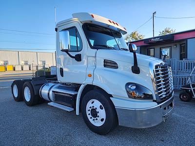 Used 2018 Freightliner Cascadia Detroit DD13 Semi Truck for sale #751159 - photo 1