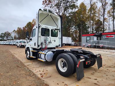 Used 2018 Freightliner Cascadia Detroit DD13 Semi Truck for sale #752077 - photo 2