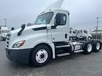 Used 2018 Freightliner Cascadia Day Cab 6x4 Semi Truck for sale #752920 - photo 1