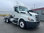 Used 2018 Freightliner Cascadia Day Cab 6x4 Semi Truck for sale #752920 - photo 4