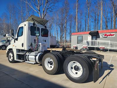 Used 2019 Freightliner Cascadia Detroit DD13 Semi Truck for sale #823465 - photo 2