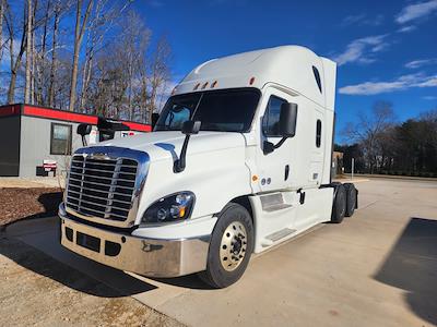 Used 2019 Freightliner Cascadia Detroit Diesel DD15 Semi Truck with Sleeper Cab for sale #836391 - photo 1