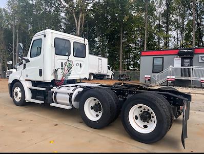 Used 2019 Freightliner Cascadia Detroit Diesel DD15 Semi Truck for sale #865437 - photo 2