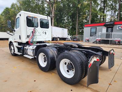 Used 2020 Freightliner Cascadia Detroit Diesel DD15 Semi Truck for sale #879444 - photo 2