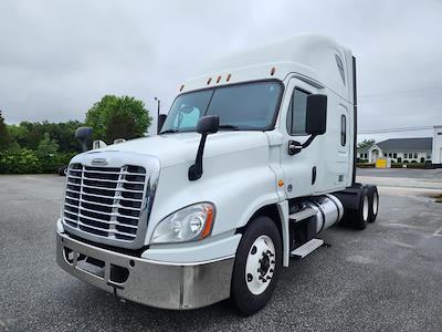 Used 2020 Freightliner Cascadia Detroit Diesel DD15 Semi Truck with Sleeper Cab for sale #880428 - photo 1