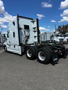 Used 2020 Freightliner Cascadia Detroit Diesel DD15 Semi Truck with Sleeper Cab for sale #239968 - photo 2