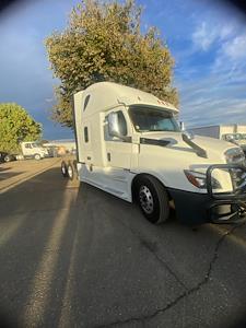 Used 2020 Freightliner Cascadia Detroit Diesel DD15 Semi Truck with Sleeper Cab for sale #239978 - photo 1