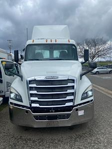 Used 2020 Freightliner Cascadia - photo 1