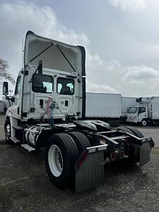 Used 2016 Freightliner Cascadia Cummins ISX12 Semi Truck for sale #644871 - photo 2