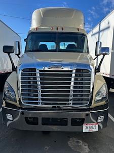 Used 2016 Freightliner Cascadia - photo 1