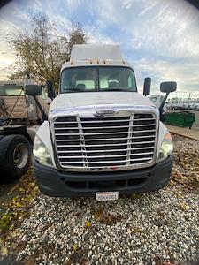 Used 2017 Freightliner Cascadia - photo 1