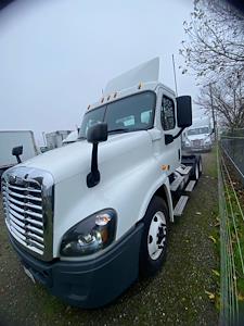 Used 2018 Freightliner Cascadia - photo 1
