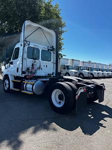 Used 2018 Freightliner Cascadia Detroit DD13 Semi Truck for sale #683714 - photo 2