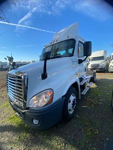 Used 2018 Freightliner Cascadia Cummins X15 Semi Truck for sale #684545 - photo 1