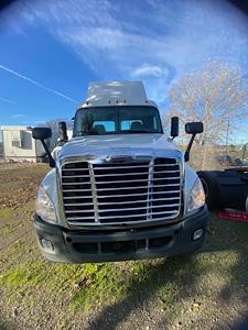 Used 2018 Freightliner Cascadia Cummins X15 Semi Truck for sale #684545 - photo 2