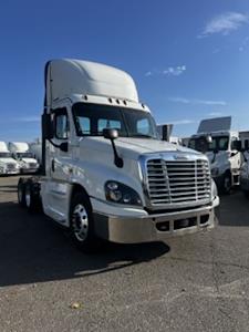 Used 2019 Freightliner Cascadia - photo 1