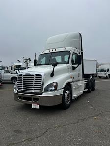 Used 2019 Freightliner Cascadia - photo 1