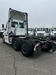 Used 2019 Freightliner Cascadia - photo 1