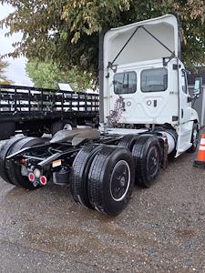 Used 2019 Freightliner Cascadia Detroit Diesel DD15 Semi Truck for sale #825920 - photo 2