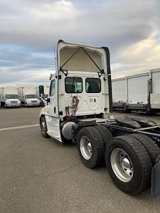 Used 2019 Freightliner Cascadia Cummins X15 Semi Truck for sale #861358 - photo 2