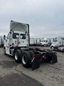 Used 2019 Freightliner Cascadia Detroit DD13 Semi Truck for sale #878200 - photo 2