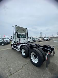 Used 2020 Freightliner Cascadia Detroit DD13 Semi Truck for sale #878712 - photo 2