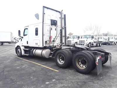Used 2020 Freightliner Cascadia Detroit Diesel DD15 Semi Truck with Sleeper Cab for sale #271497 - photo 2