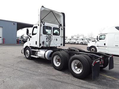 Used 2020 Freightliner Cascadia Detroit DD13 Semi Truck for sale #273972 - photo 2