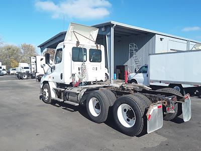 Used 2018 Freightliner Cascadia Detroit DD13 Semi Truck for sale #746726 - photo 2