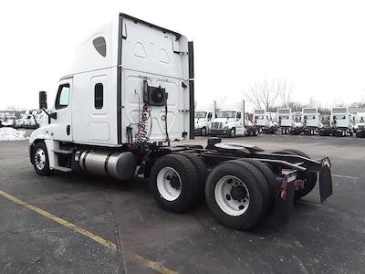 Used 2018 Freightliner Cascadia Cummins X15 Semi Truck with Sleeper Cab for sale #764150 - photo 2