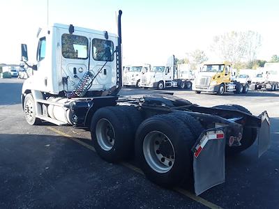 Used 2019 Freightliner Cascadia Detroit DD13 Semi Truck for sale #809666 - photo 2