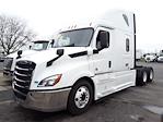 Used 2019 Freightliner Cascadia Detroit Diesel DD15 Semi Truck with Sleeper Cab for sale #822669 - photo 1