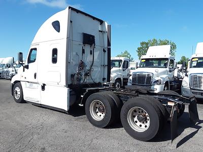 Used 2020 Freightliner Cascadia Detroit Diesel DD15 Semi Truck with Sleeper Cab for sale #880373 - photo 2