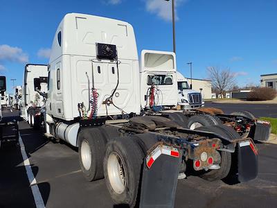 Used 2020 Freightliner Cascadia Detroit Diesel DD15 Semi Truck with Sleeper Cab for sale #246763 - photo 2