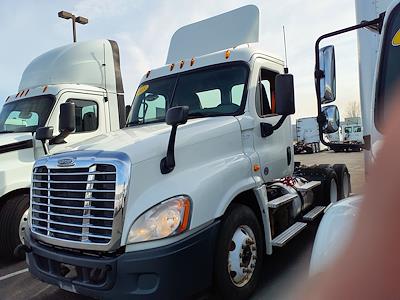 Used 2015 Freightliner Cascadia Cummins ISX Semi Truck for sale #576840 - photo 1