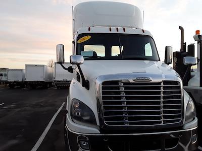 Used 2017 Freightliner Cascadia Detroit DD13 Semi Truck for sale #665120 - photo 2