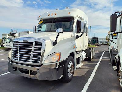 Used 2017 Freightliner Cascadia Detroit Diesel DD15 Semi Truck with Sleeper Cab for sale #678928 - photo 1