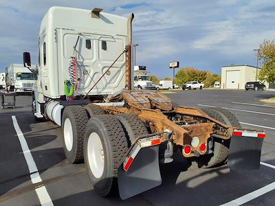 Used 2017 Freightliner Cascadia Detroit Diesel DD15 Semi Truck with Sleeper Cab for sale #678928 - photo 2