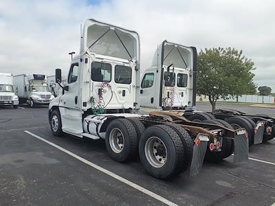 Used 2017 Freightliner Cascadia Detroit Diesel DD15 Semi Truck for sale #679115 - photo 2