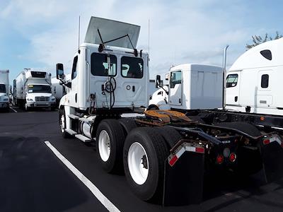 Used 2019 Freightliner Cascadia Detroit DD13 Semi Truck for sale #793627 - photo 2