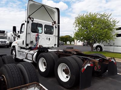 Used 2019 Freightliner Cascadia Detroit DD13 Semi Truck for sale #804221 - photo 2