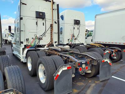 Used 2020 Freightliner Cascadia Detroit Diesel DD15 Semi Truck with Sleeper Cab for sale #879301 - photo 2