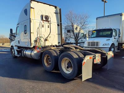 Used 2020 Freightliner Cascadia Detroit Diesel DD15 Semi Truck with Sleeper Cab for sale #880709 - photo 2