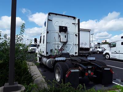 Used 2020 Freightliner Cascadia Detroit Diesel DD15 Semi Truck with Sleeper Cab for sale #881182 - photo 2