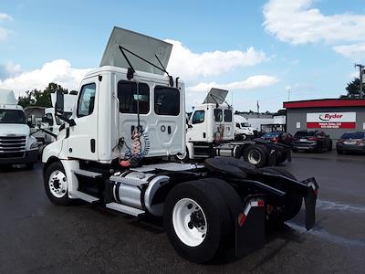 Used 2020 Freightliner Cascadia Detroit DD13 Semi Truck for sale #239554 - photo 2