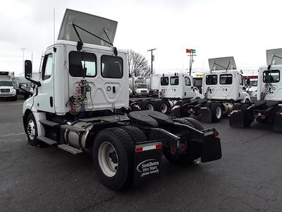Used 2022 Freightliner Cascadia Detroit DD13 Semi Truck for sale #557820 - photo 2