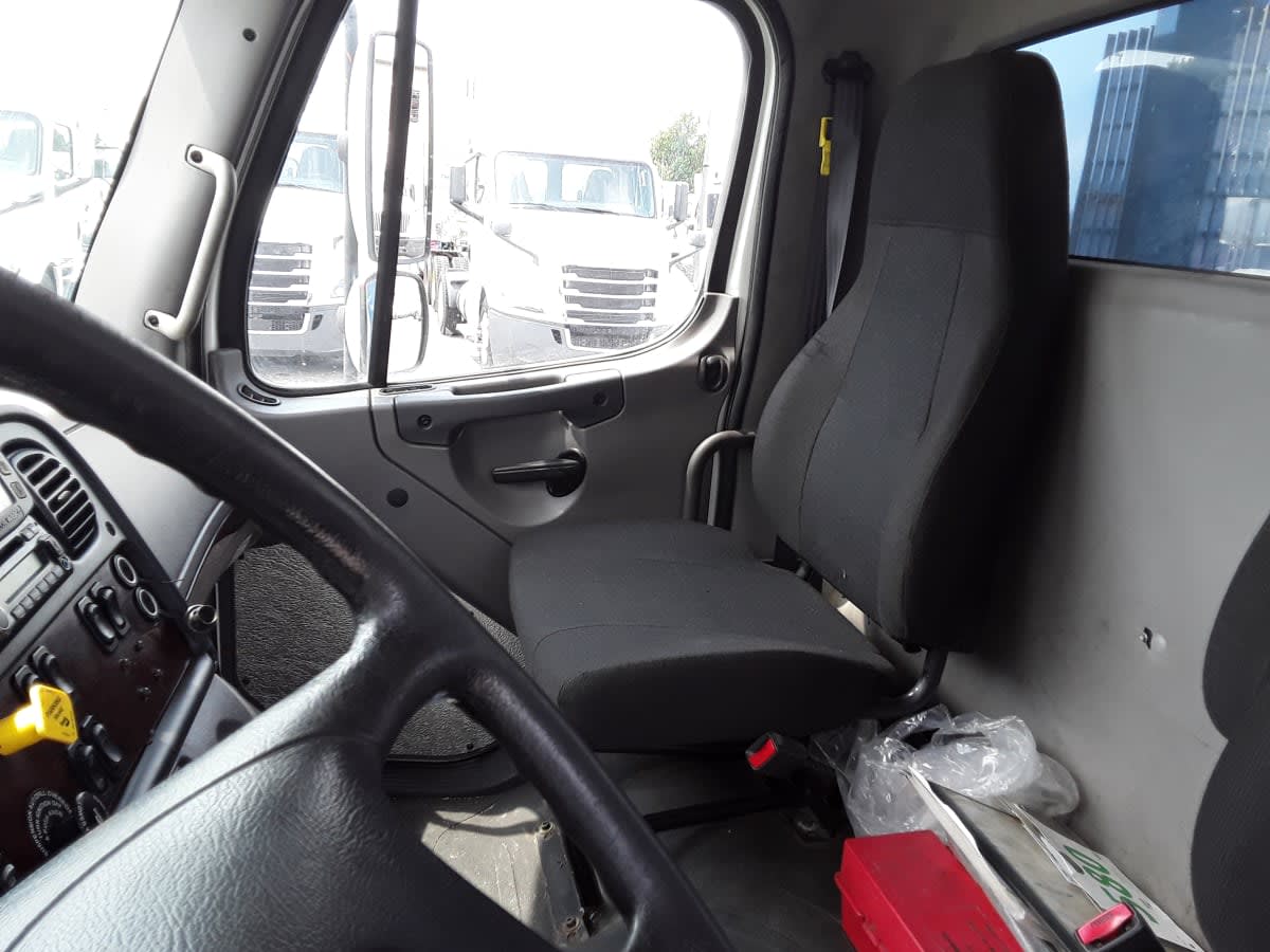 Used 2016 Freightliner M2 106 - photo 9