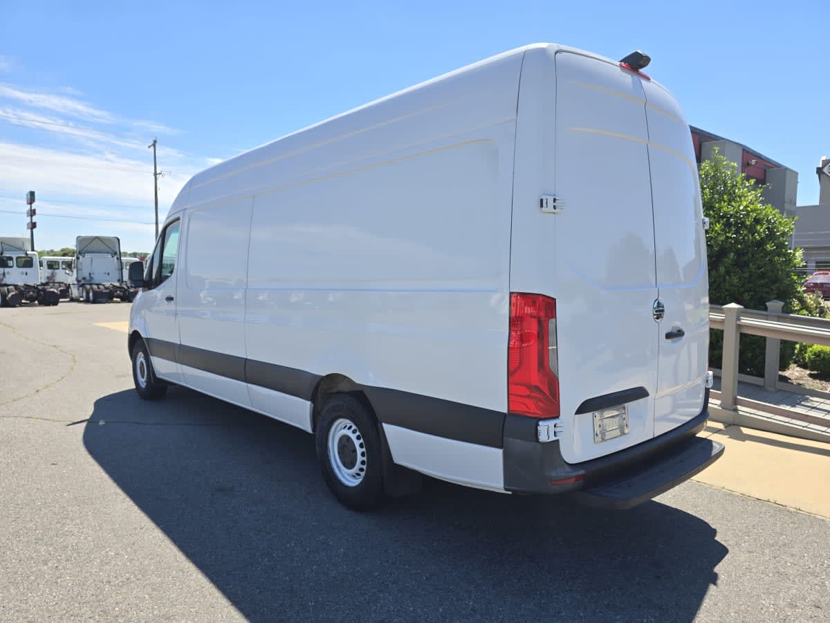 Used 2020 Freightliner Sprinter 2500 - photo 8
