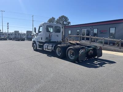 Used 2021 Freightliner Cascadia - photo 1